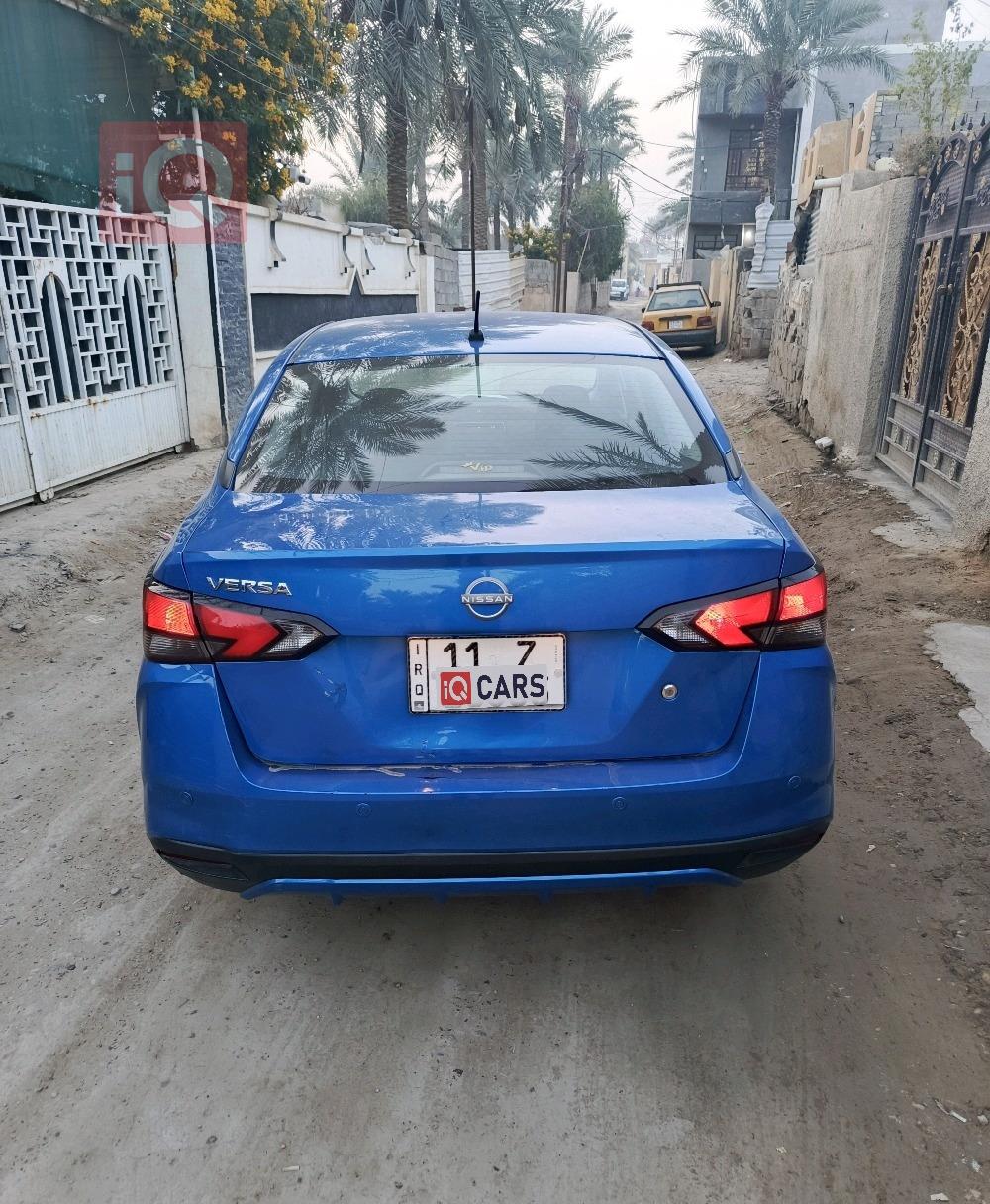 نيسان فيرسا